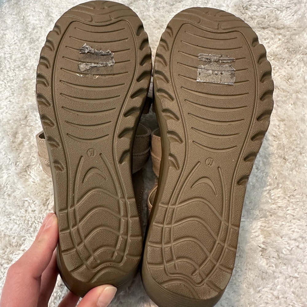 Skechers memory foam Women's Tan wedge - Picture 5 of 5